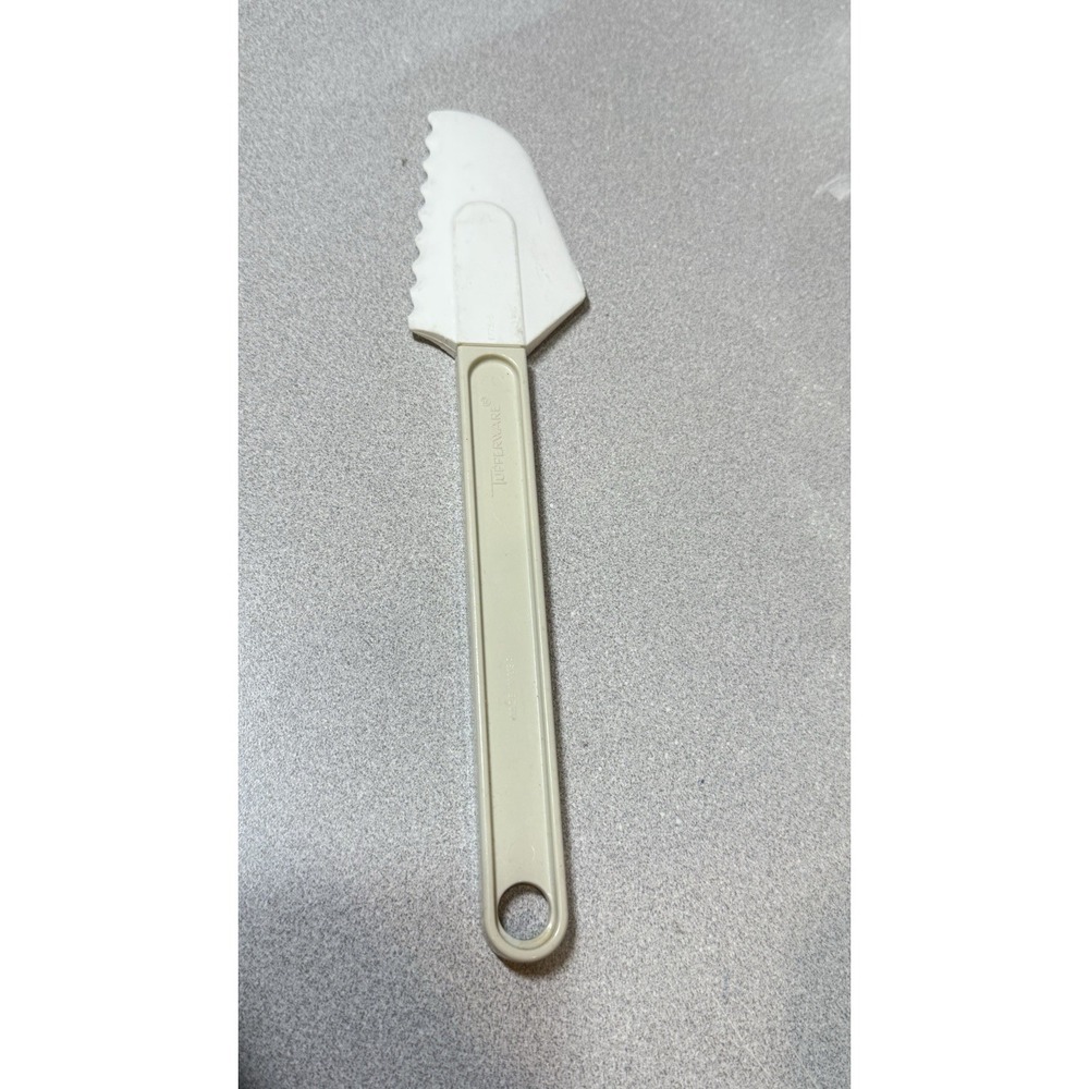 Tupperware Serrated Spreader Spatula 10" Vintage 1775-5 White Almond